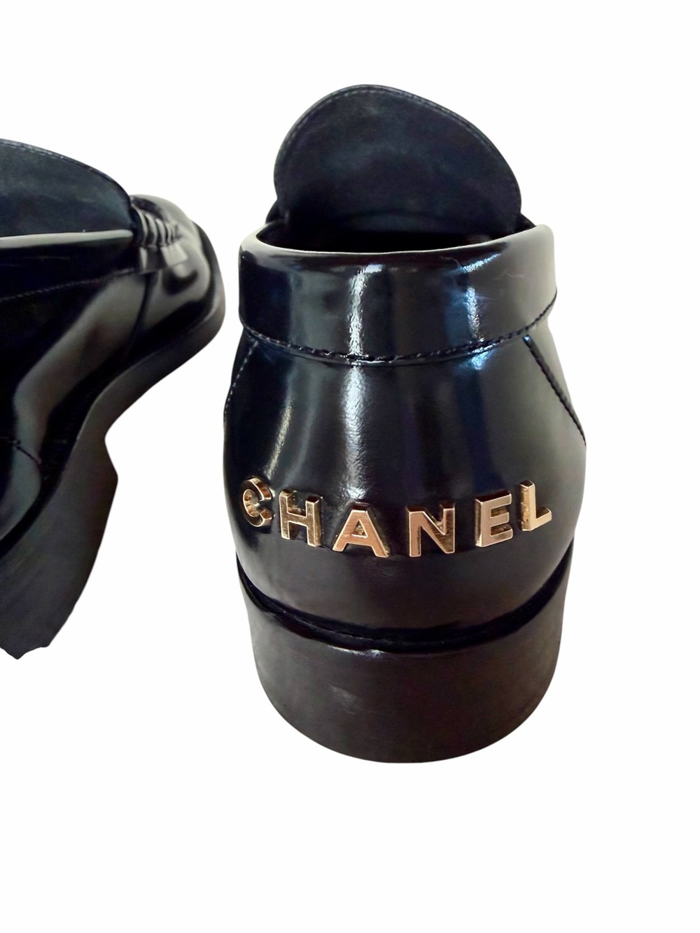 CHANEL Black and White Branded Box with Camellia Detail - Picture 10 of 14